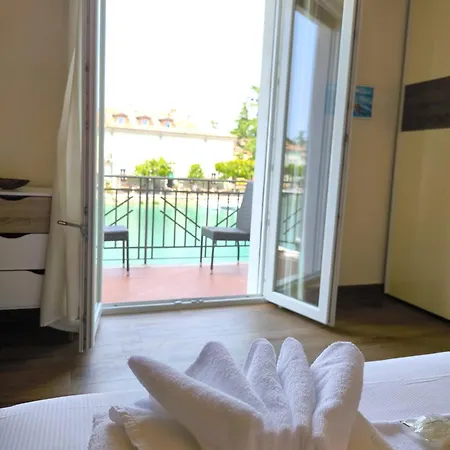 Sg Luxury - My Island * 佩斯基耶拉德加达